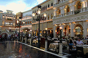 Shop Las Vegas Restaurants on Showtimevegas.com